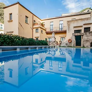 Amalfi Resort אמאלפי